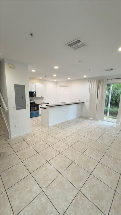 For Rent: $2,600 (3 beds, 3 baths, 1527 Square Feet)