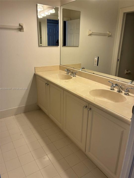 For Rent: $7,800 (5 beds, 4 baths, 4505 Square Feet)
