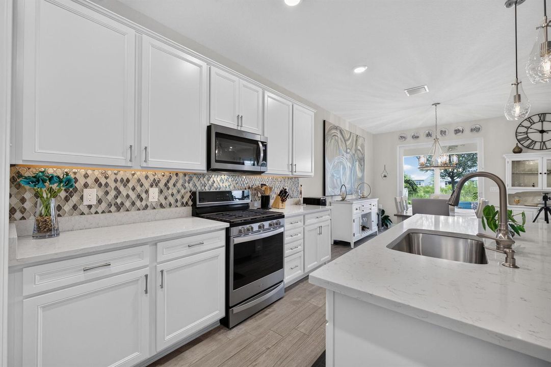 Kitchen with it ALL