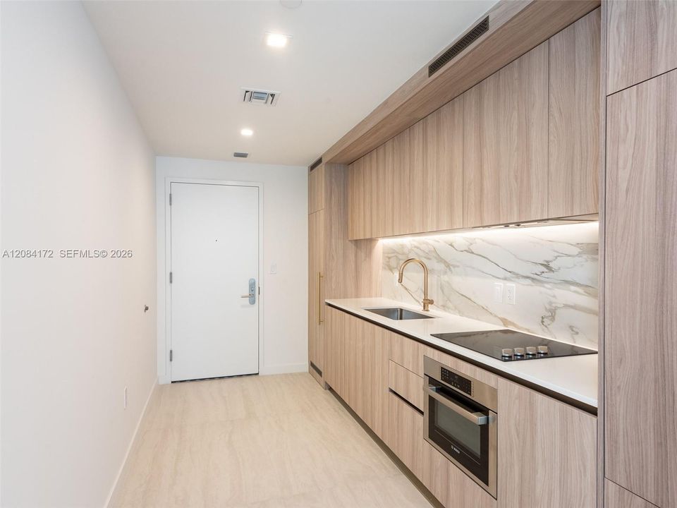 For Rent: $4,200 (1 beds, 1 baths, 833 Square Feet)
