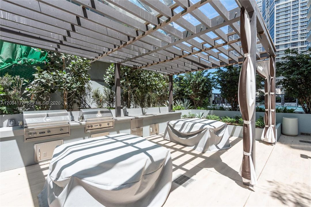 For Rent: $4,200 (1 beds, 1 baths, 833 Square Feet)