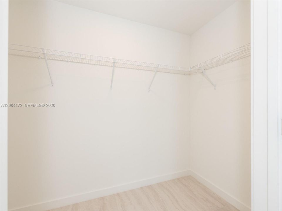 For Rent: $4,200 (1 beds, 1 baths, 833 Square Feet)