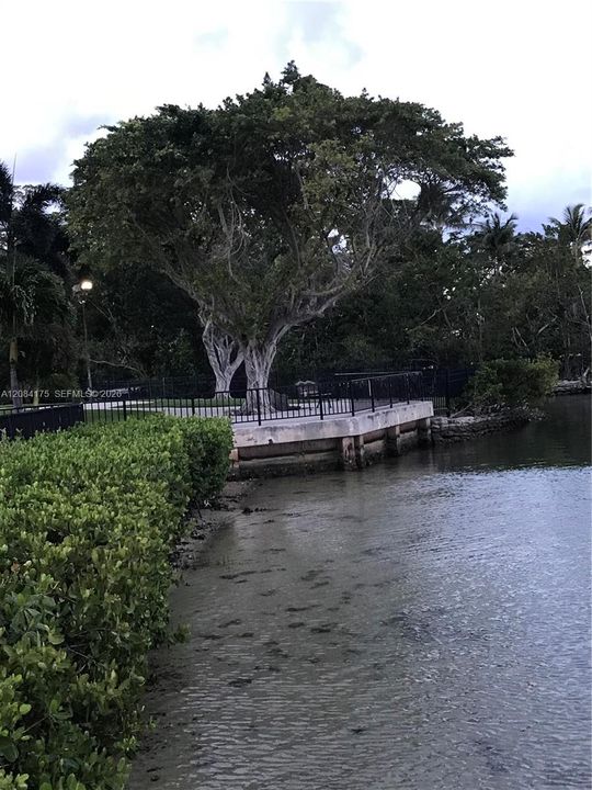 For Sale: $190,000 (1 beds, 1 baths, 887 Square Feet)