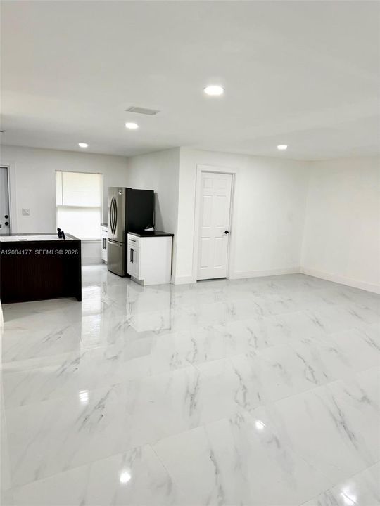 For Rent: $3,200 (3 beds, 2 baths, 1247 Square Feet)