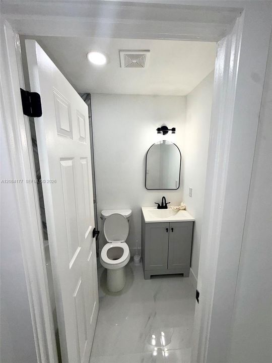 For Rent: $3,200 (3 beds, 2 baths, 1247 Square Feet)