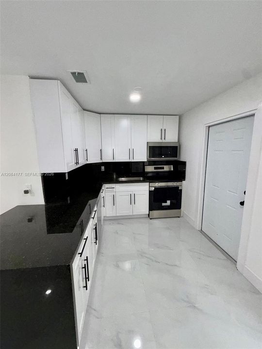 For Rent: $3,200 (3 beds, 2 baths, 1247 Square Feet)