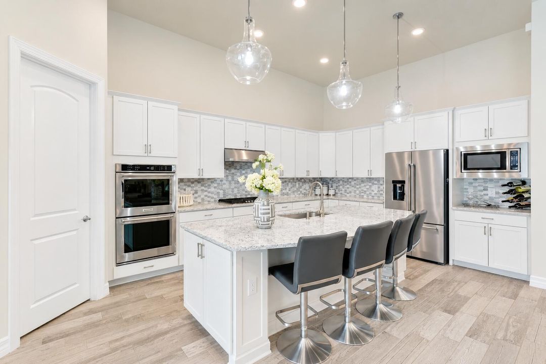 Bright Modern Kitchen