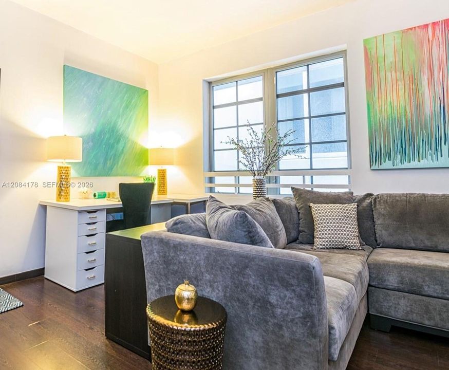 For Rent: $2,800 (1 beds, 1 baths, 579 Square Feet)
