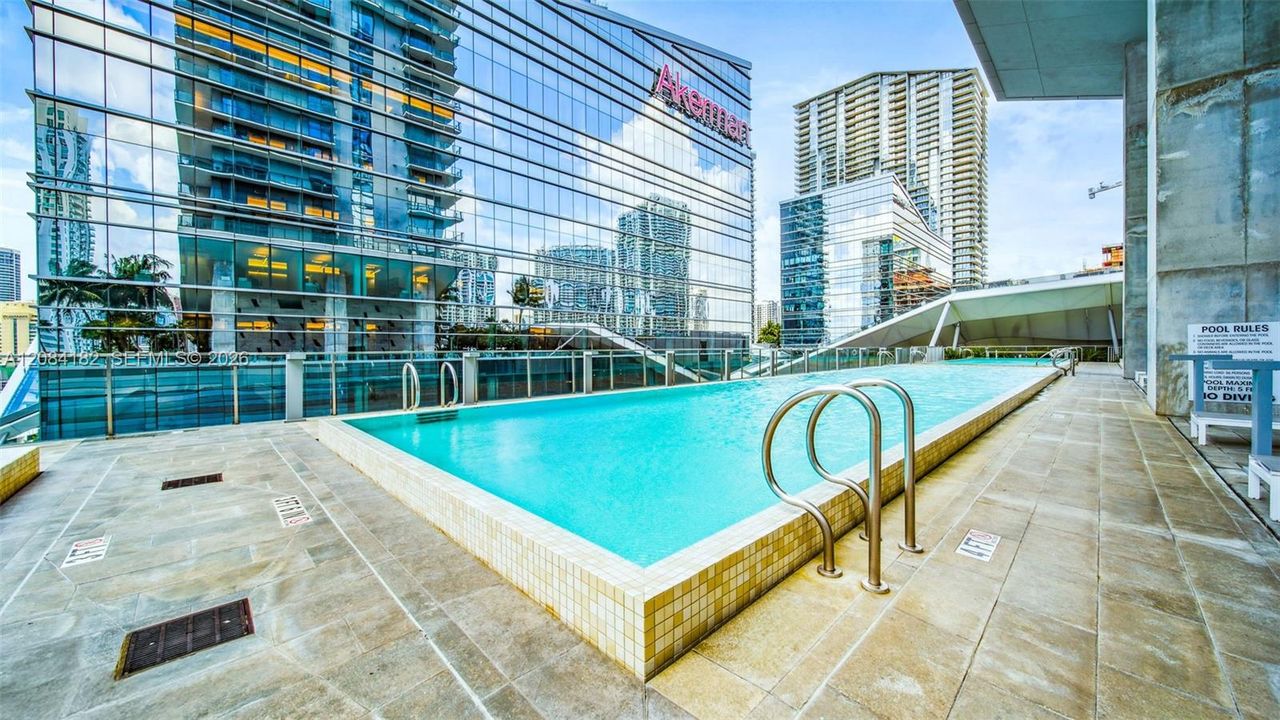 En Venta: $700,000 (1 camas, 1 baños, 879 Pies cuadrados)