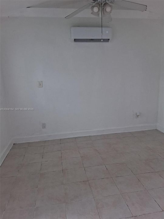 For Rent: $1,400 (1 beds, 1 baths, 1516 Square Feet)