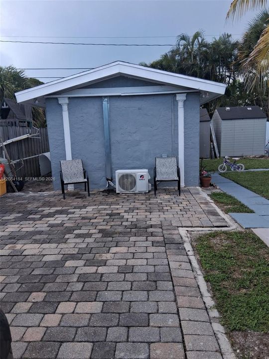 For Rent: $1,400 (1 beds, 1 baths, 1516 Square Feet)