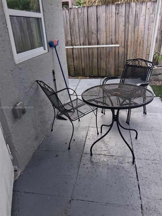 For Rent: $1,400 (1 beds, 1 baths, 1516 Square Feet)