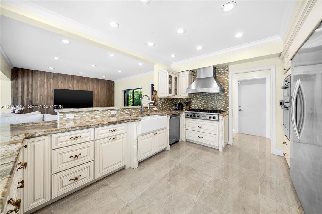 For Rent: $15,000 (3 beds, 2 baths, 1429 Square Feet)
