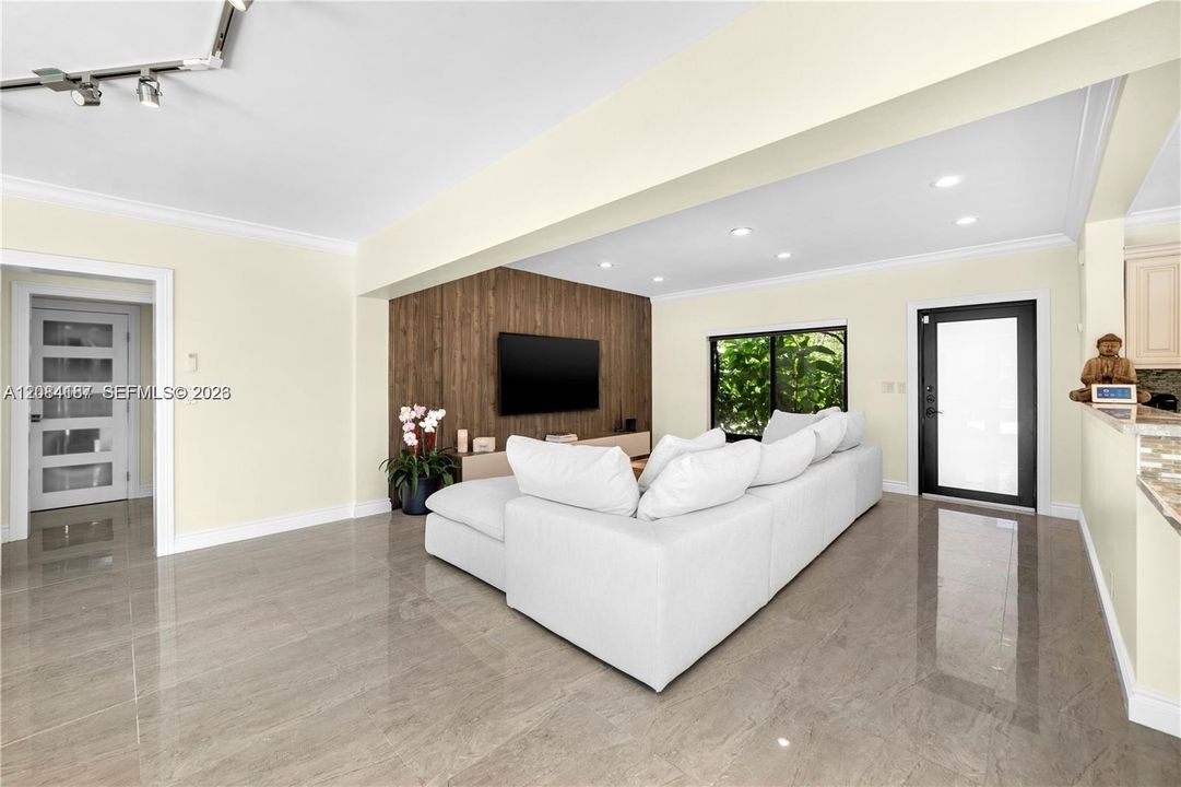 For Rent: $15,000 (3 beds, 2 baths, 1429 Square Feet)