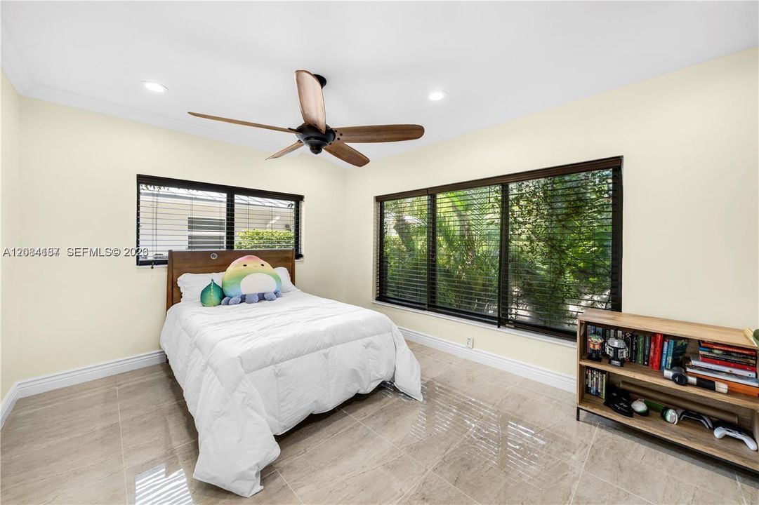 For Rent: $15,000 (3 beds, 2 baths, 1429 Square Feet)