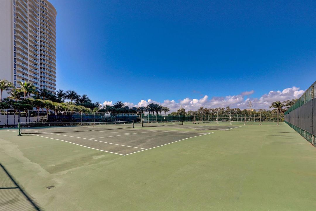 TENNIS
