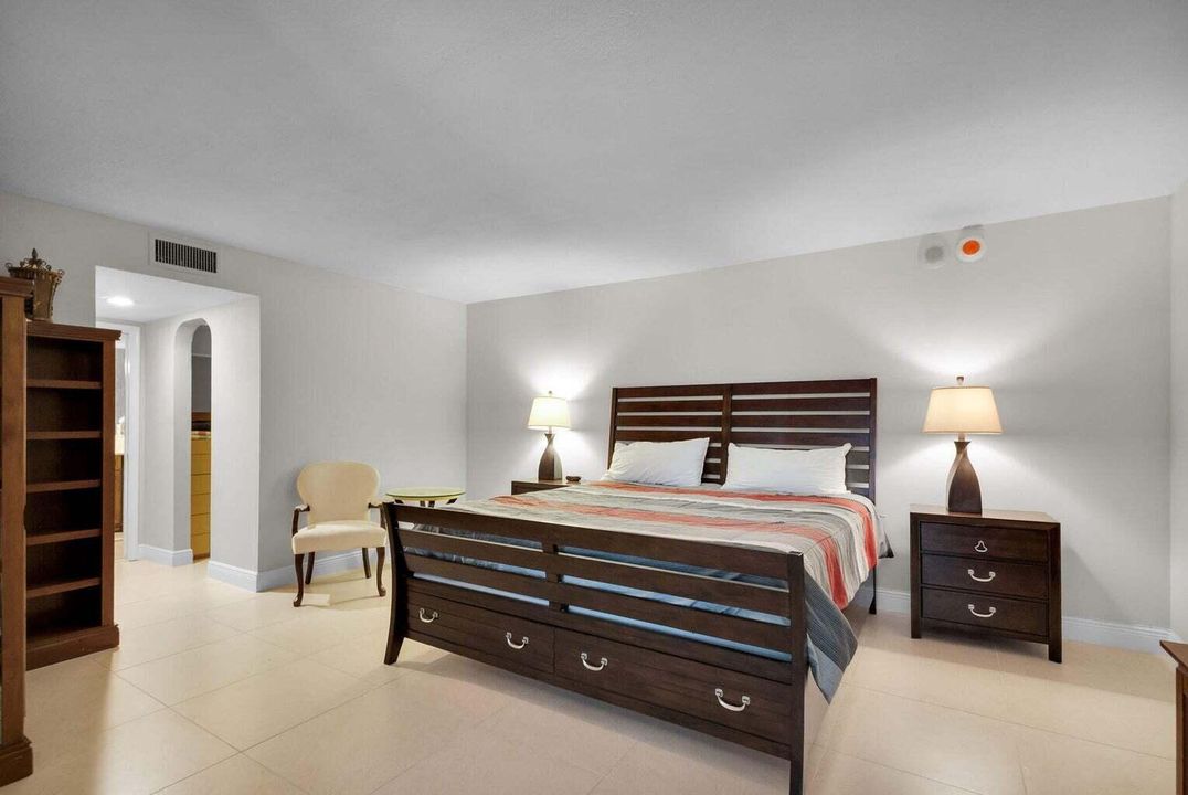 MASTER BED