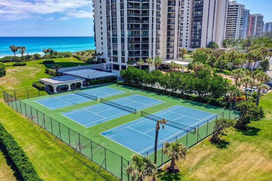 TENNIS