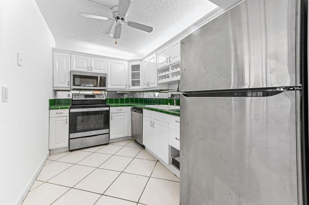 12 Kitchen 01