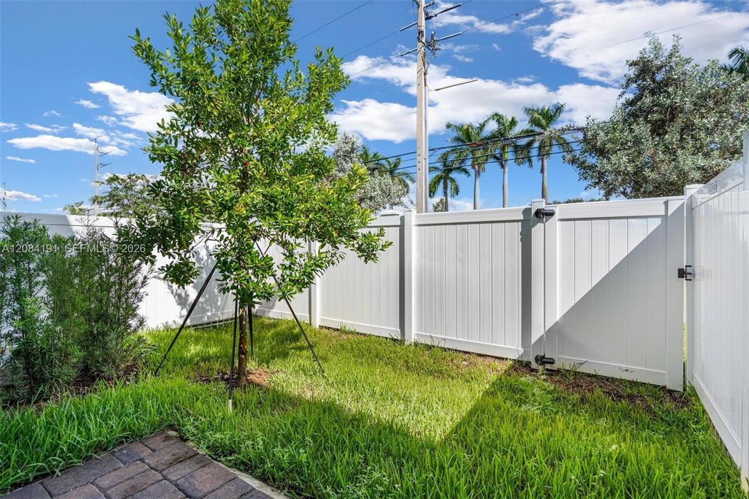For Sale: $699,888 (4 beds, 3 baths, 1938 Square Feet)