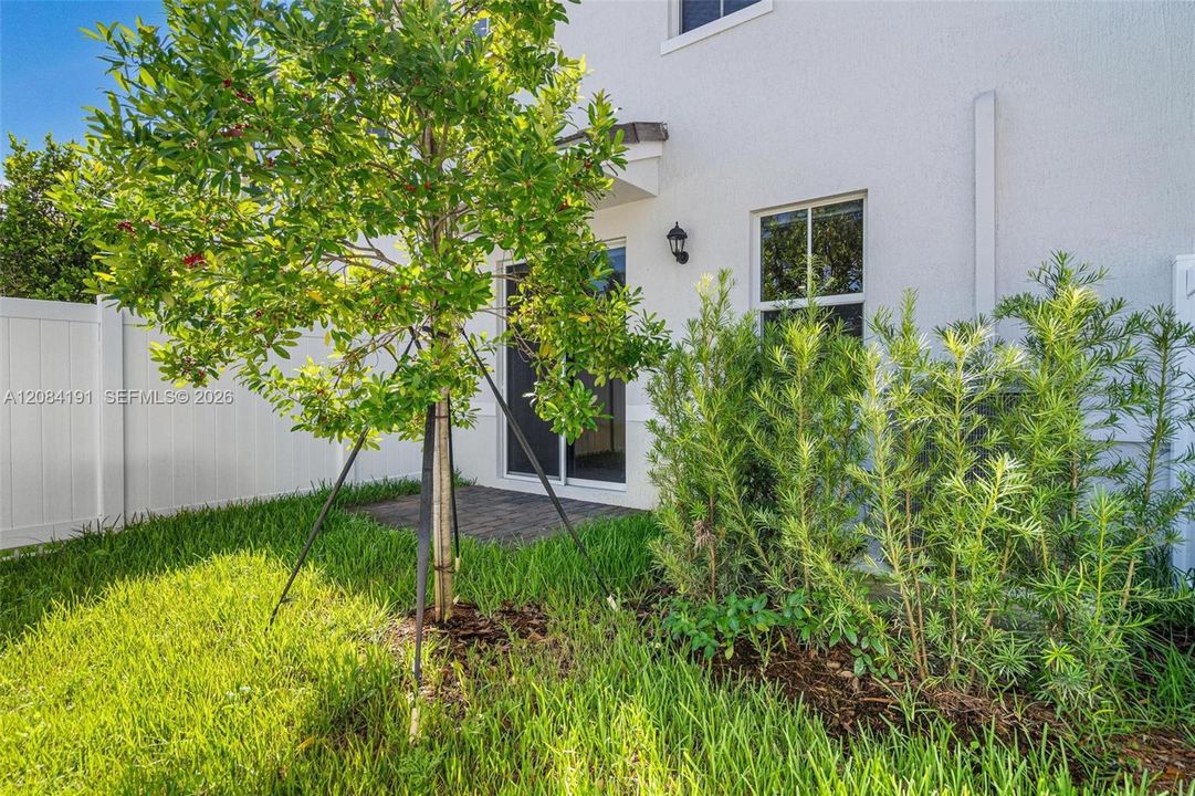 For Sale: $699,888 (4 beds, 3 baths, 1938 Square Feet)