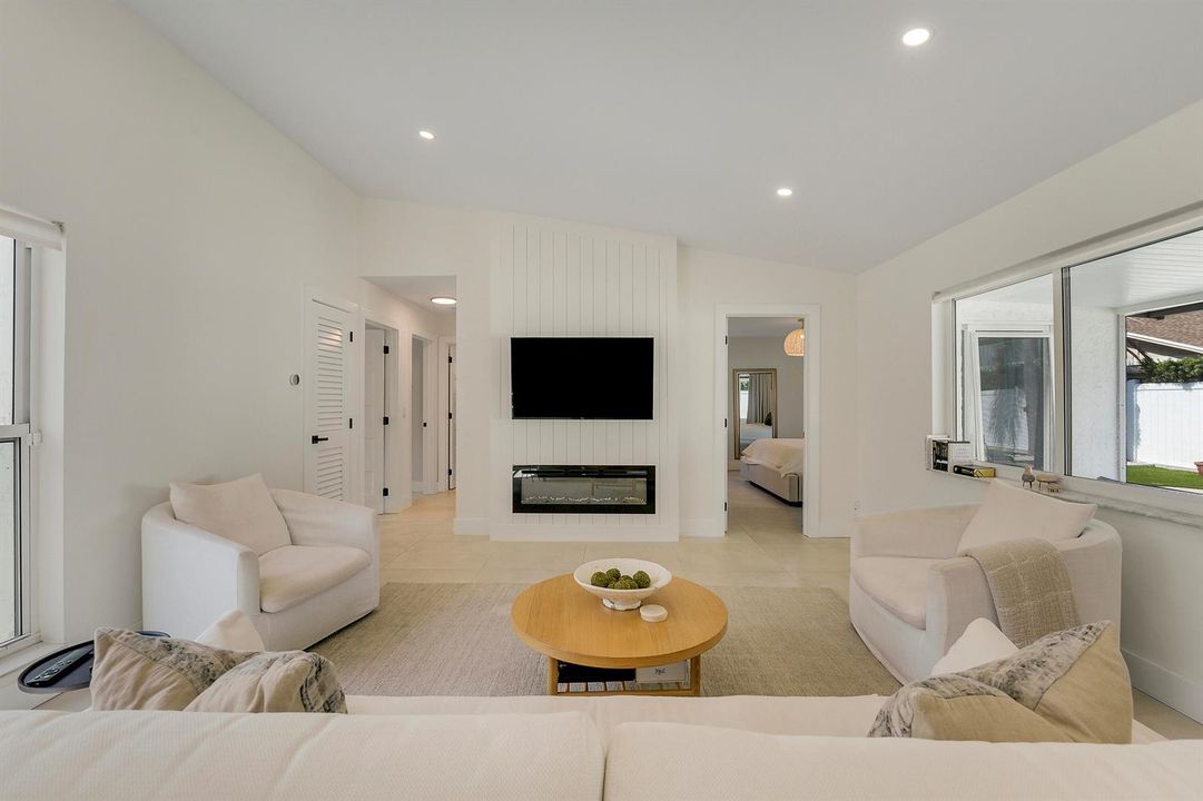 Living Rm (2)