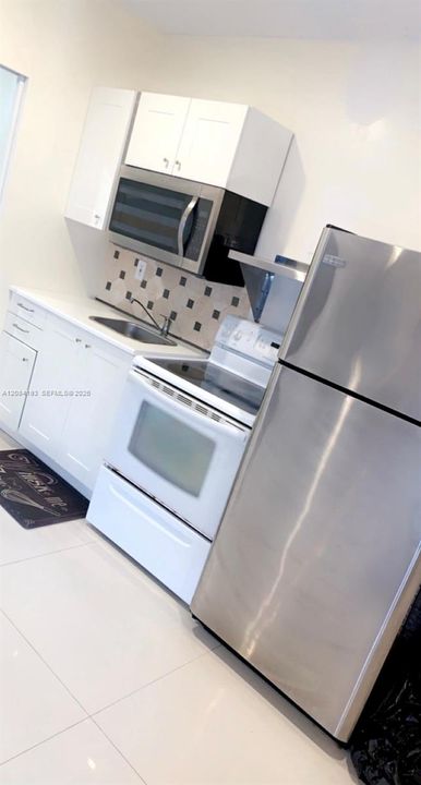For Rent: $1,600 (1 beds, 1 baths, 1555 Square Feet)