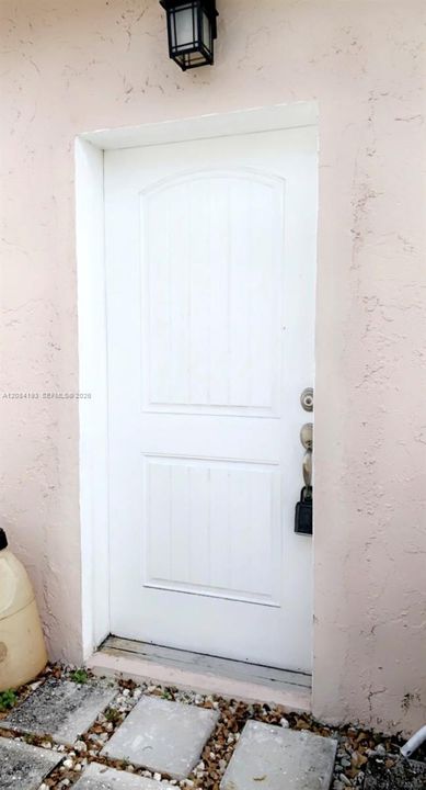 For Rent: $1,600 (1 beds, 1 baths, 1555 Square Feet)