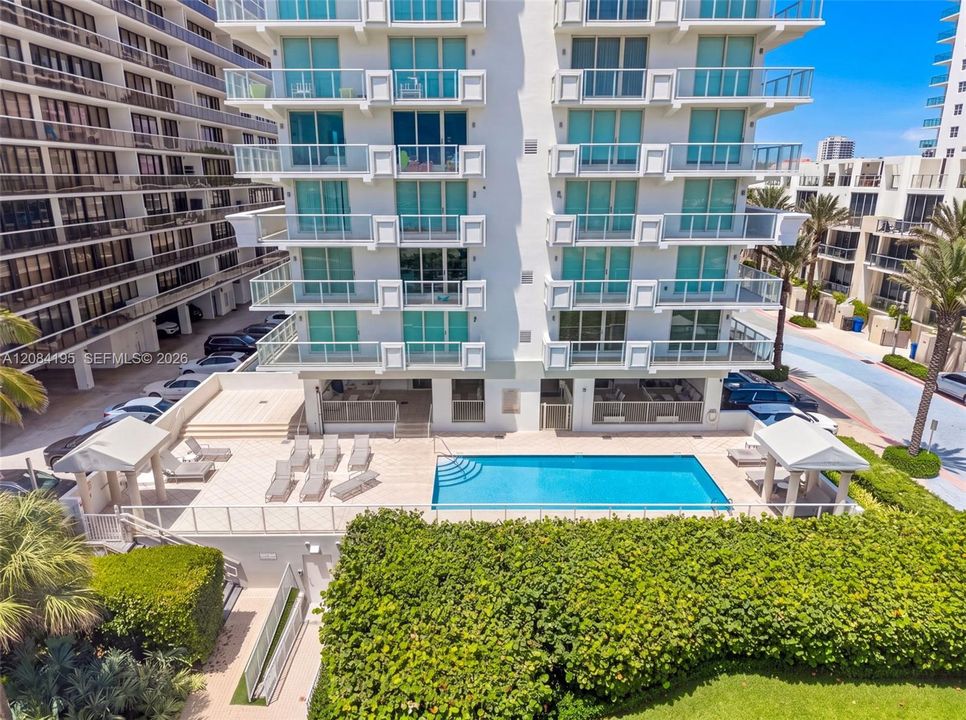 For Rent: $2,390 (0 beds, 1 baths, 601 Square Feet)