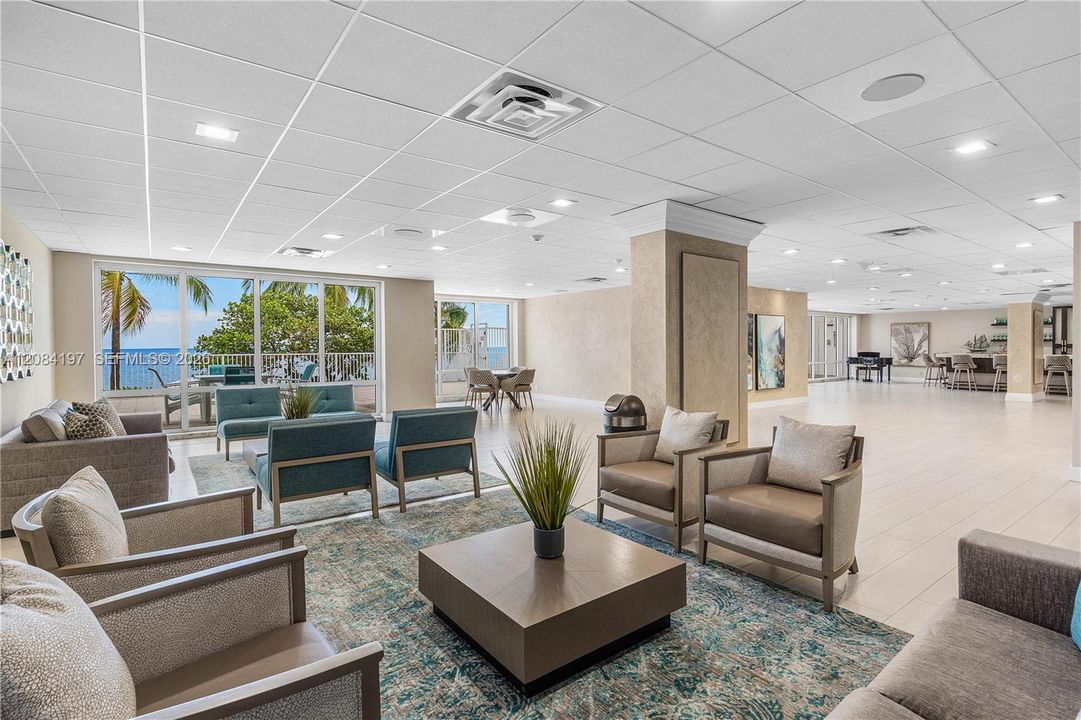 Ocean Lounge
