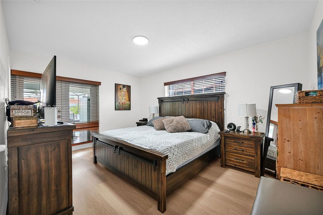 На продажу: $889,000 (4 спален, 2 ванн, 1952 Квадратных фут)