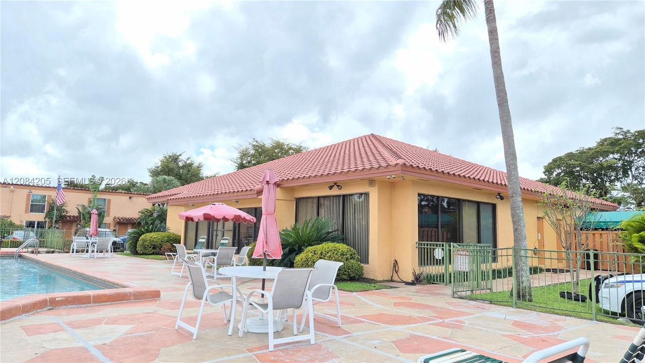 For Rent: $1,900 (1 beds, 1 baths, 672 Square Feet)