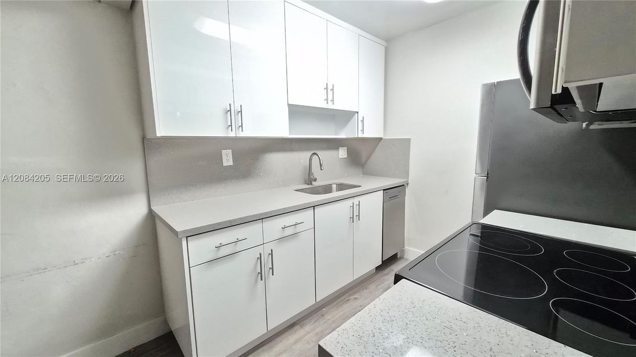 For Rent: $1,900 (1 beds, 1 baths, 672 Square Feet)