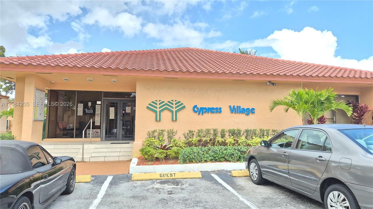 For Rent: $1,900 (1 beds, 1 baths, 672 Square Feet)