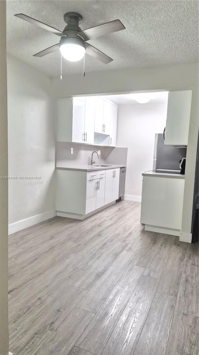 For Rent: $1,900 (1 beds, 1 baths, 672 Square Feet)