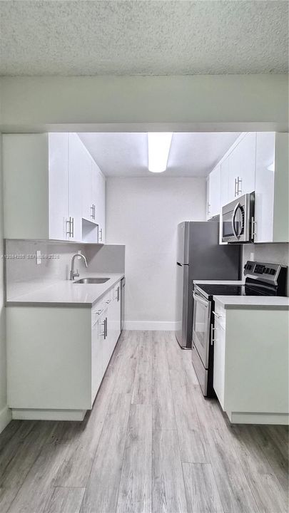 For Rent: $1,900 (1 beds, 1 baths, 672 Square Feet)