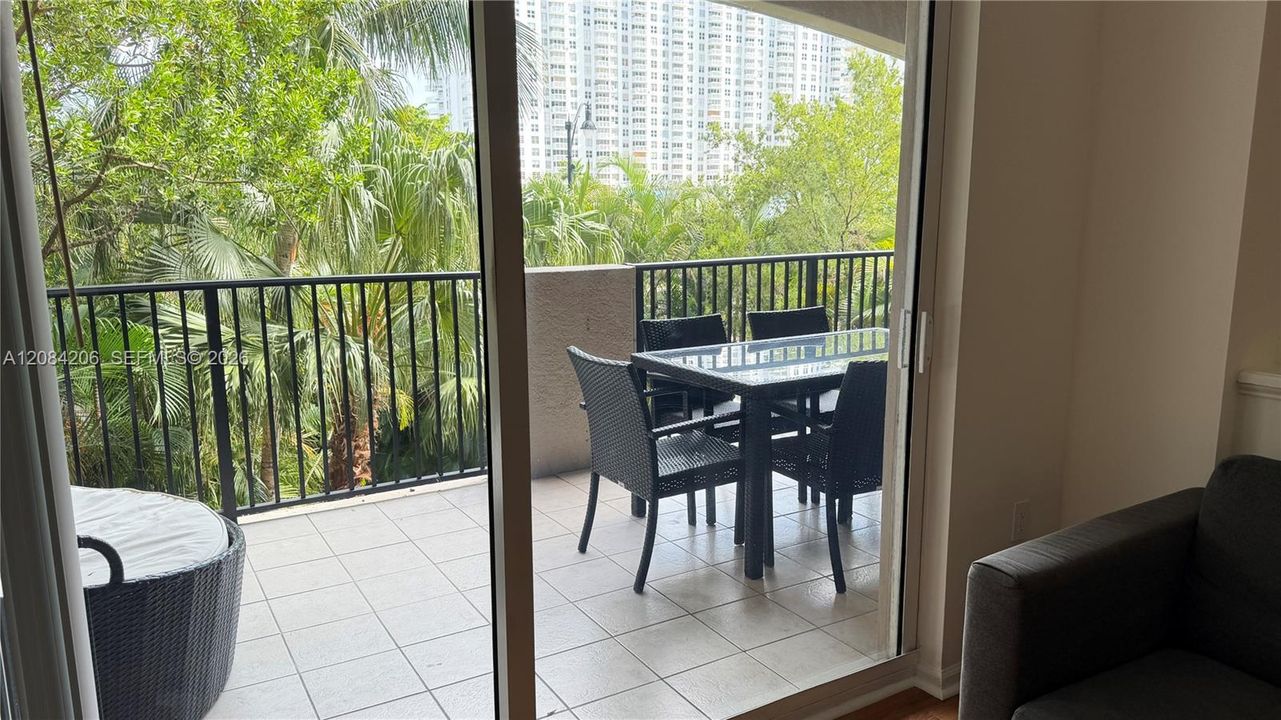 For Rent: $3,900 (3 beds, 2 baths, 1353 Square Feet)