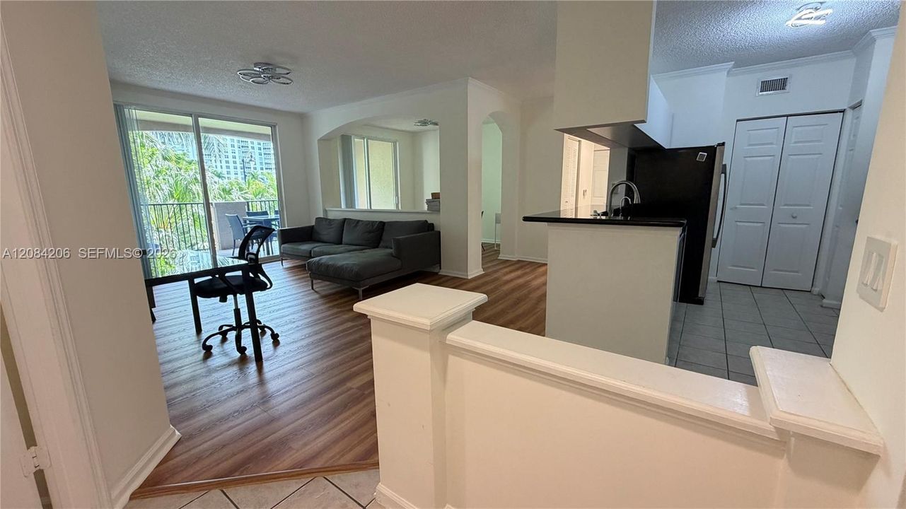 For Rent: $3,900 (3 beds, 2 baths, 1353 Square Feet)