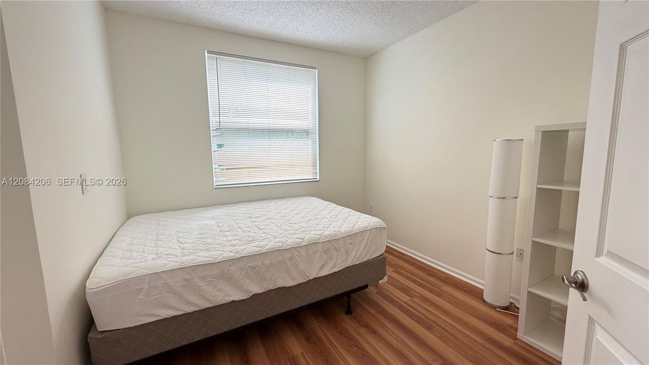For Rent: $3,900 (3 beds, 2 baths, 1353 Square Feet)