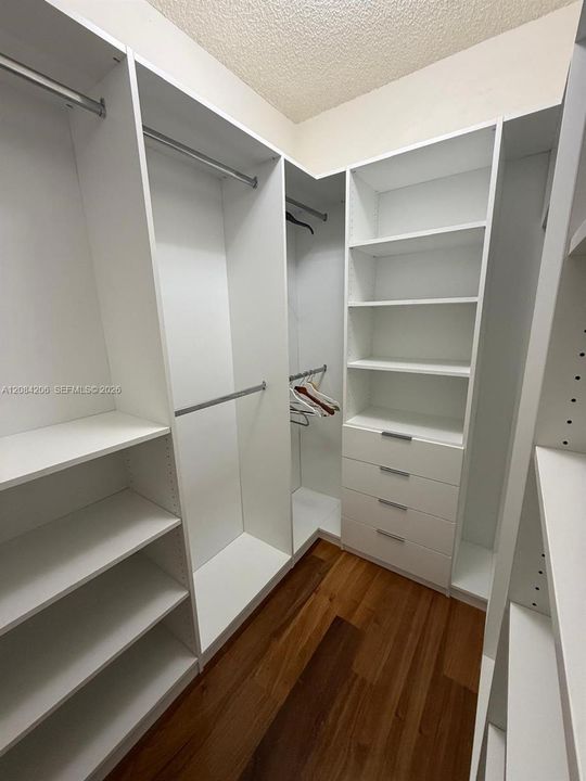 For Rent: $3,900 (3 beds, 2 baths, 1353 Square Feet)
