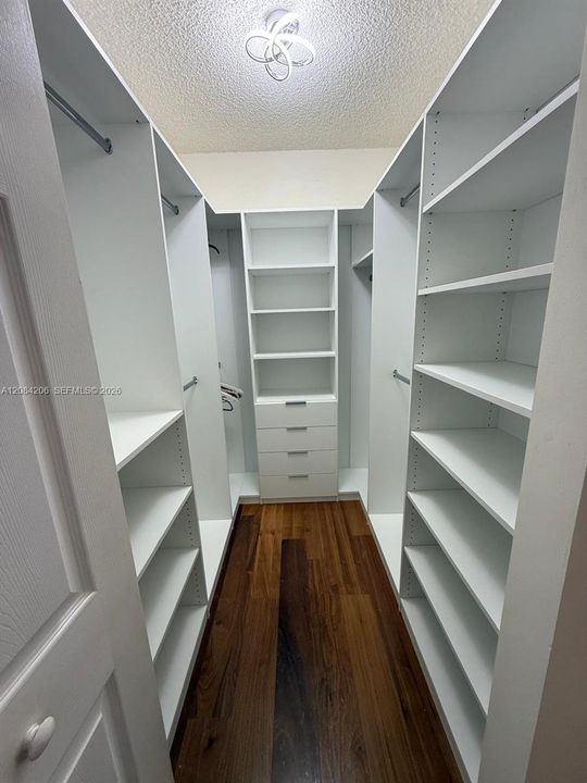 For Rent: $3,900 (3 beds, 2 baths, 1353 Square Feet)
