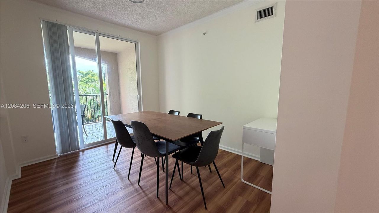 For Rent: $3,900 (3 beds, 2 baths, 1353 Square Feet)