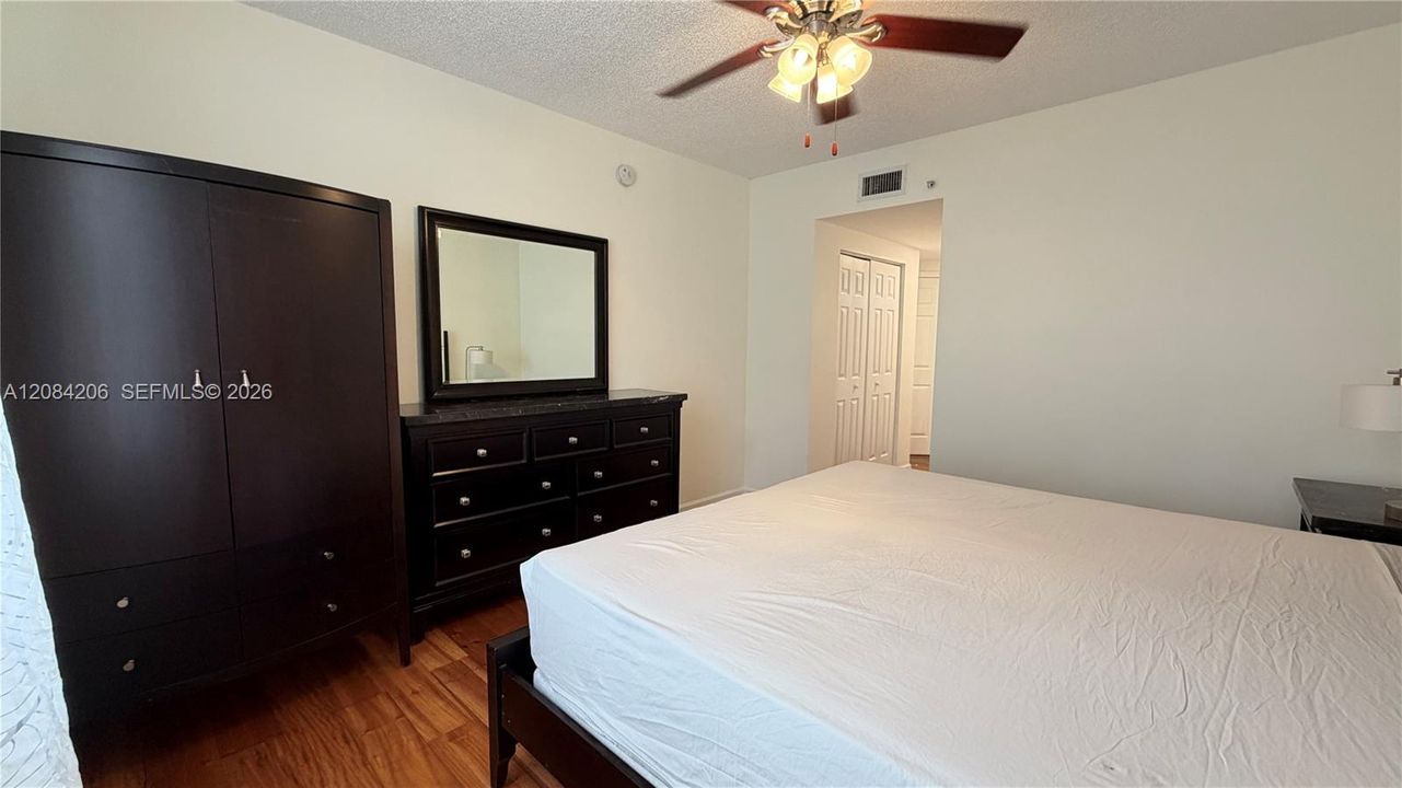 For Rent: $3,900 (3 beds, 2 baths, 1353 Square Feet)