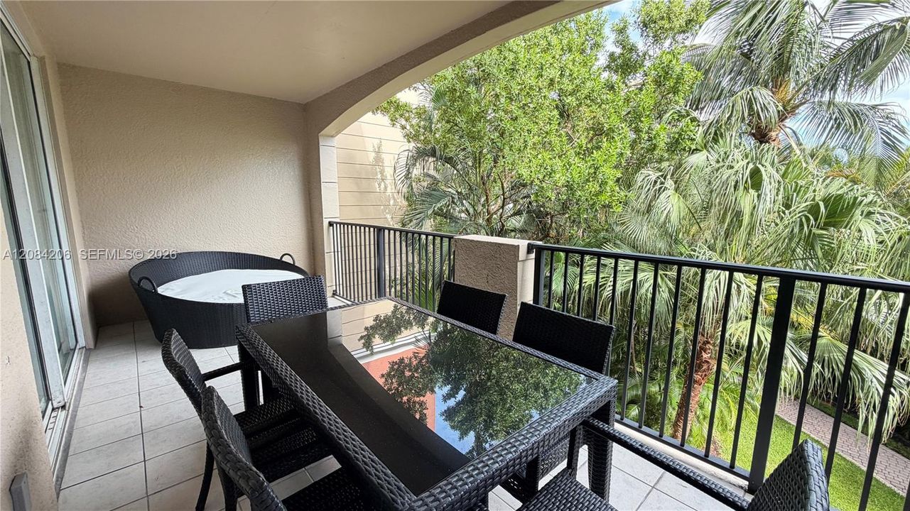 For Rent: $3,900 (3 beds, 2 baths, 1353 Square Feet)