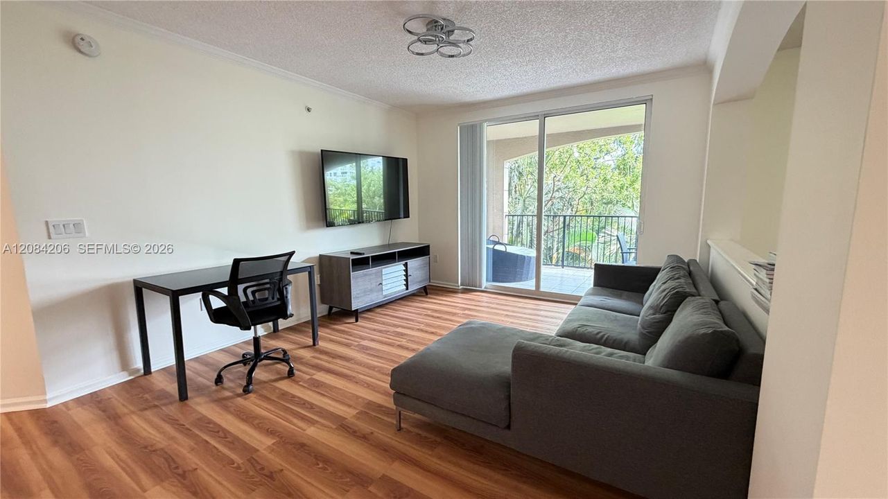For Rent: $3,900 (3 beds, 2 baths, 1353 Square Feet)