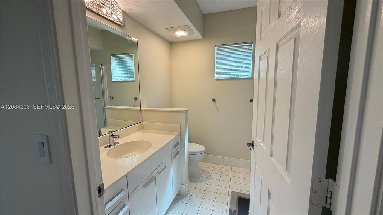 For Rent: $3,900 (3 beds, 2 baths, 1353 Square Feet)