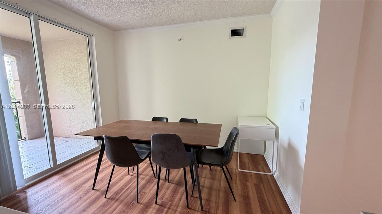 For Rent: $3,900 (3 beds, 2 baths, 1353 Square Feet)