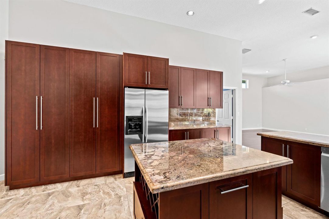 24-web-or-mls-A7407975