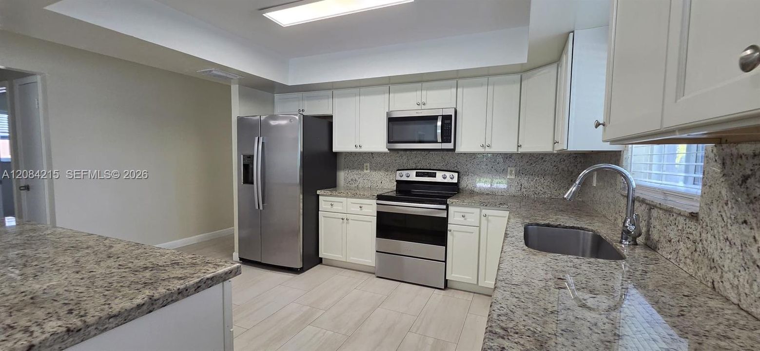 В аренду: $3,600 (4 спален, 2 ванн, 1596 Квадратных фут)
