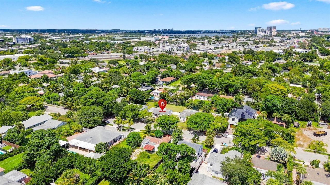 933 Upland Rd - Pineapple Park